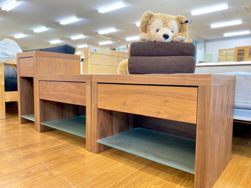 家具のサイドテーブル