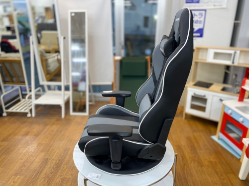 イスのゲーミングチェア