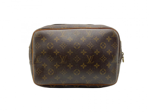 ショルダーバッグのモノグラム