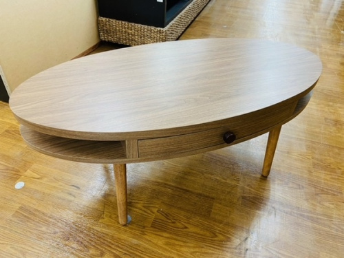 家具のテーブル