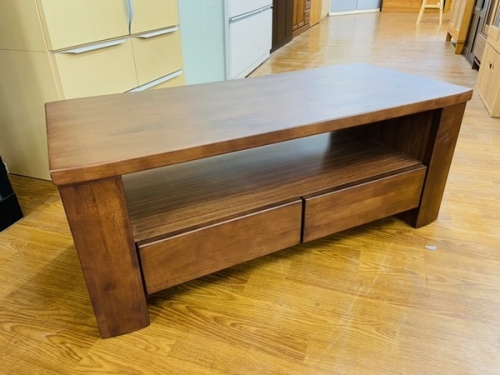 家具のテーブル