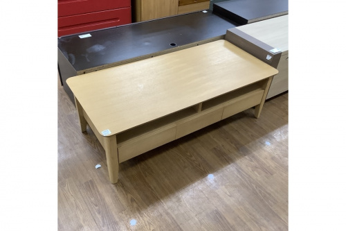 生活家具のテーブル