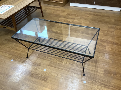 生活家具のテーブル