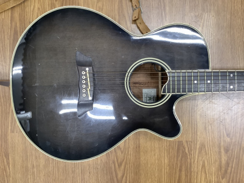 エレアコギターのTakamine