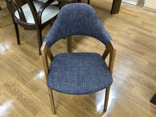 イスのアームチェア