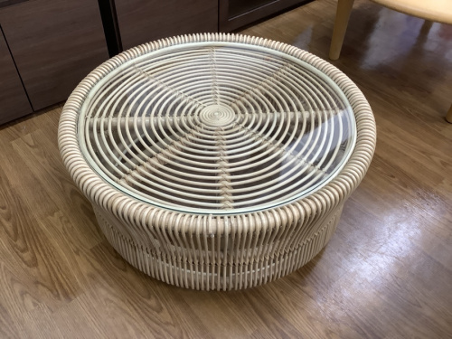 家具のテーブル