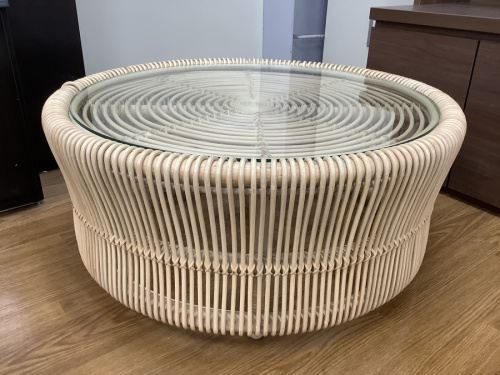 テーブルのラタン