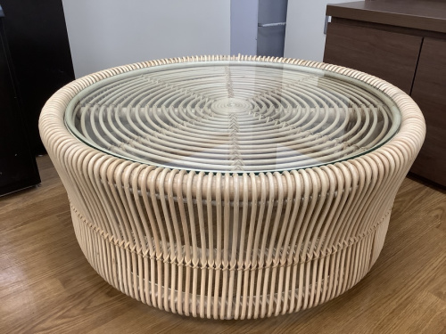 ラタンのラウンドテーブル