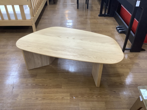 家具のローテーブル