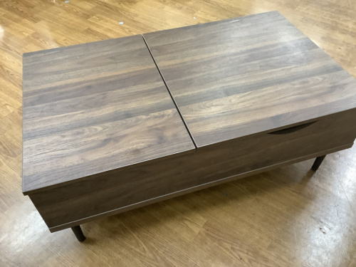 生活家具のテーブル