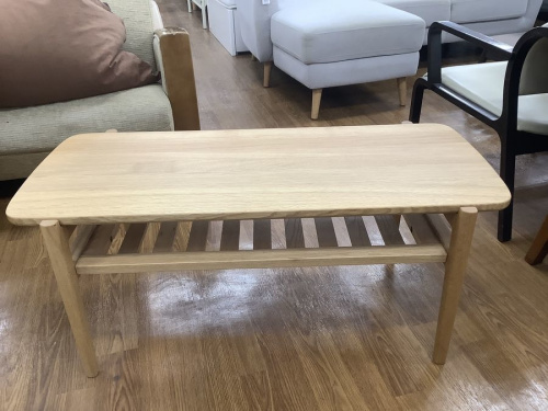生活家具のテーブル