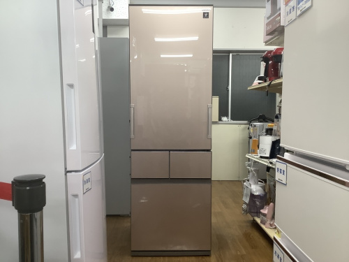 キッチン家電の4ドア冷蔵庫