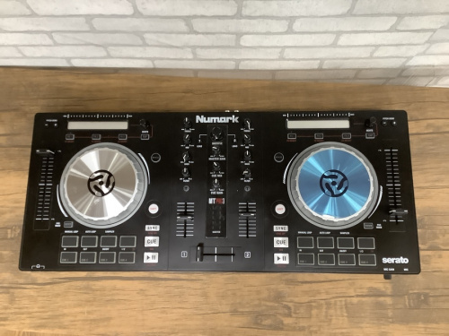 DJ楽器のMixTrack Pro 3