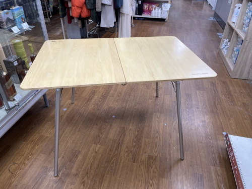 ファニチャーのUF テーブル 1100