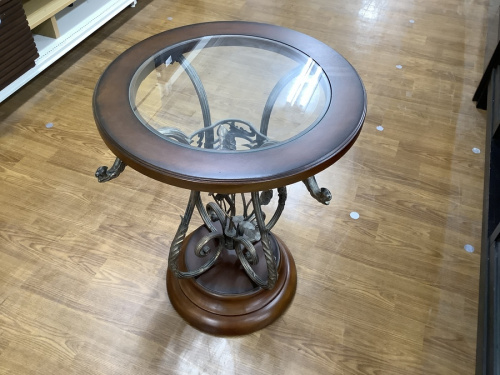 生活家具のテーブル