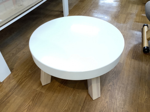 家具のローテーブル