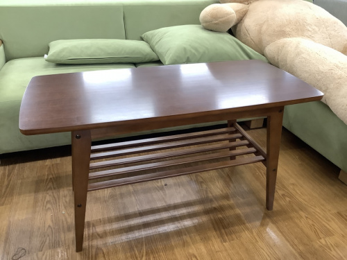 生活家具のテーブル