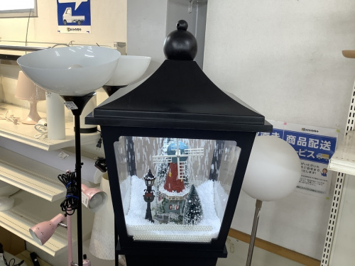 フロアスタンドのスノードーム