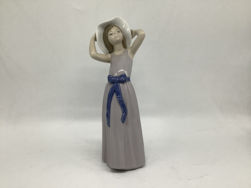 インテリア小物のフィギュリン 若草色の少女