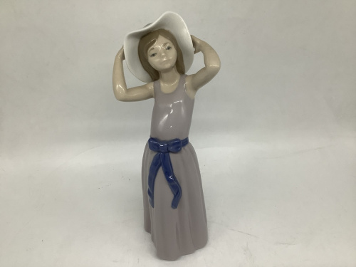 フィギュリン 若草色の少女のLLADRO