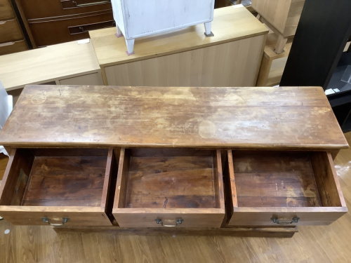 収納家具のキャビネット