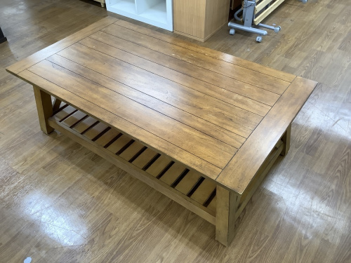 家具のテーブル