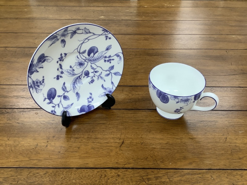 ブループラムのカップ＆ソーサー