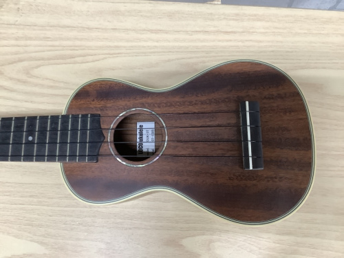 ウクレレのLOCO UKULELE(ロコ ウクレレ)