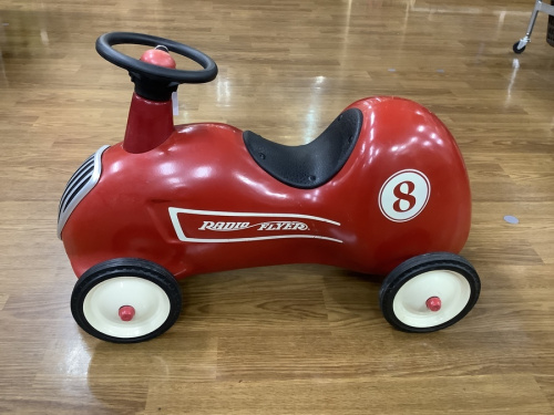 リドルレッドロードスター8のRADIO FLYER