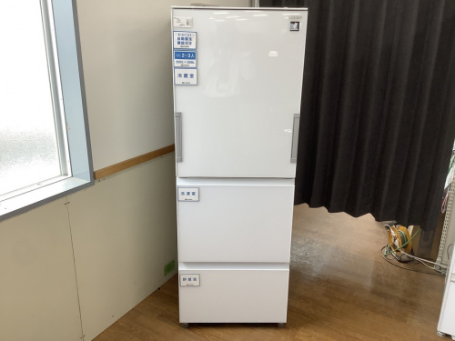 冷蔵庫の3ドア冷蔵庫