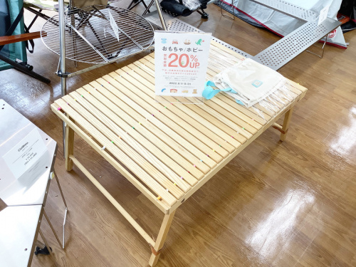 アウトドアのテーブル