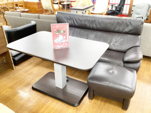 生活家具のテーブル