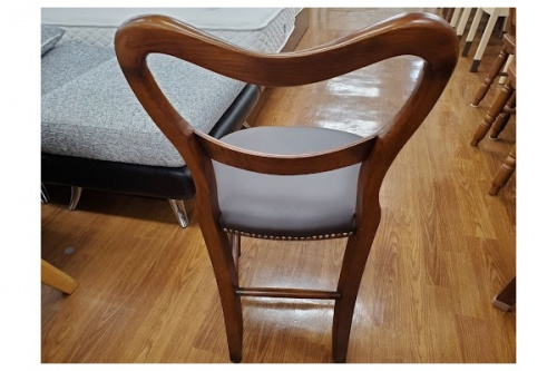 イスのアンティーク調