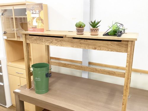 生活家具のデスク