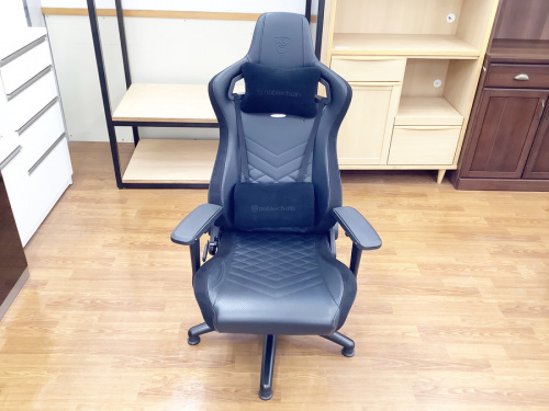 ゲーミングチェアのテーブル