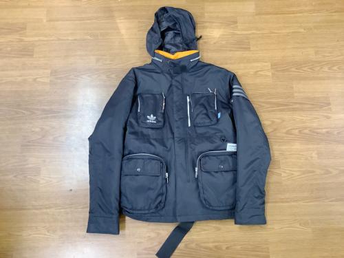 ナイロンジャケットのダウンジャケット