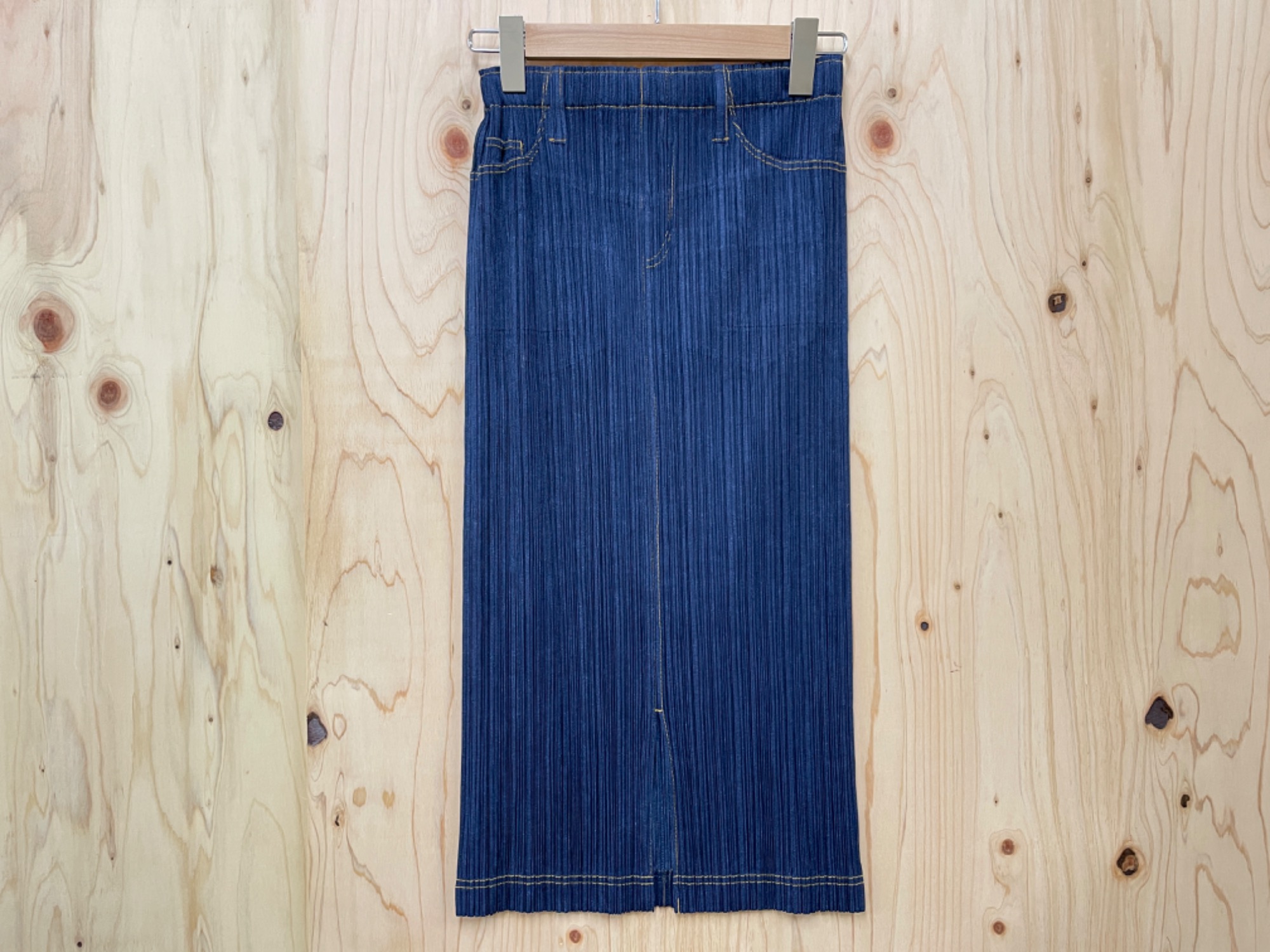 PLEATS PLEASE（プリーツプリーズ）のデニム転写プリントプリーツ