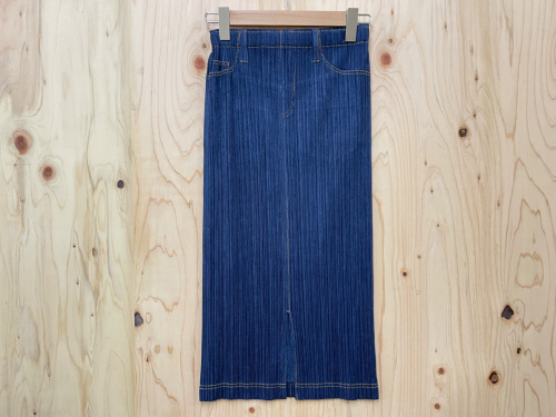 PLEATS PLEASE（プリーツプリーズ）のデニム転写プリントプリーツ