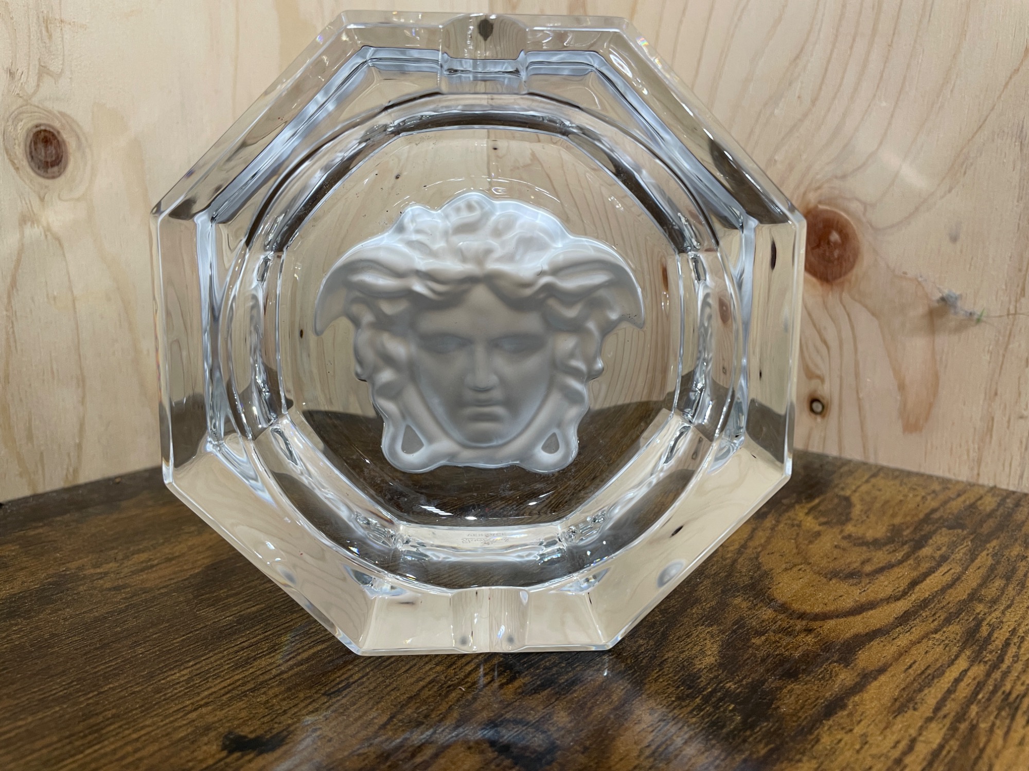 メデューサ彫刻 八角形クリスタル灰皿　VERSACE 楽天市場】【新品未使用品】VERSACE ヴェルサーチ メデューサ ローゼン
