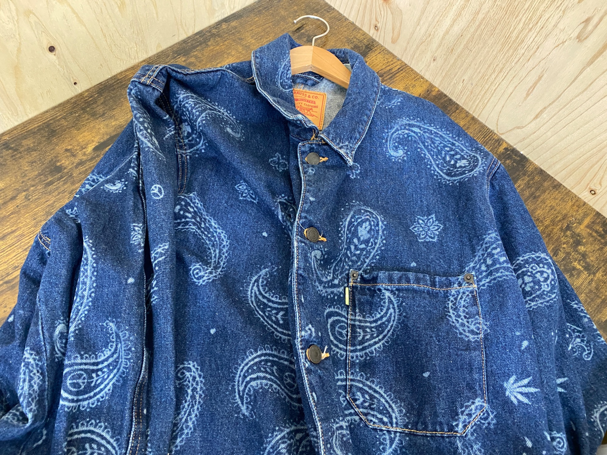 新品未使用タグ付　リーバイス　スヌープドッグ　ペイズリー　デニムジャケット　XS LEVI'S×Snoop Dogg コラボ ペイズリー デニムジャケット買取入荷
