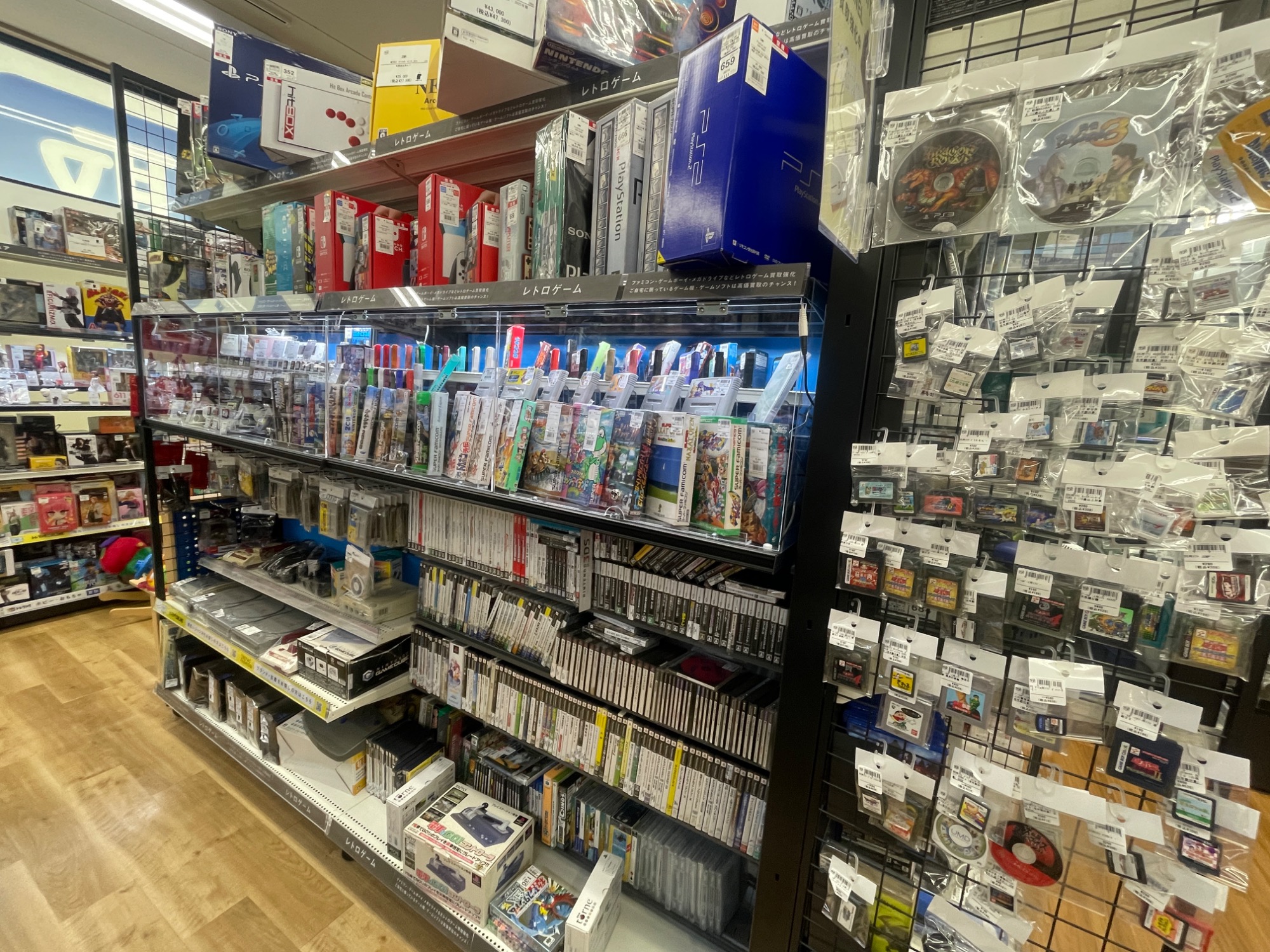 当店のゲームソフト・ゲーム機売場をご紹介いたします！レトロゲーム