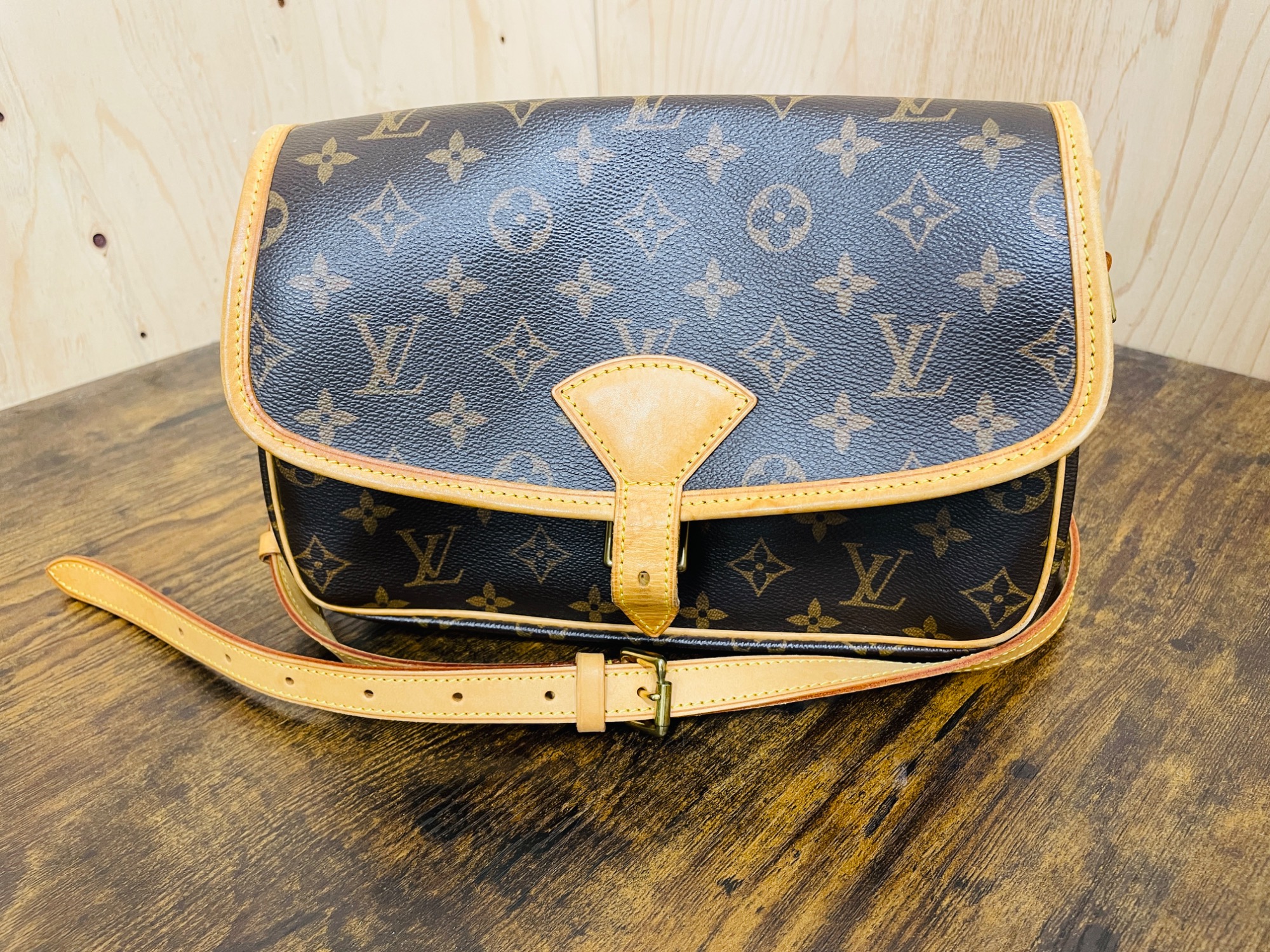 【レアアイテム】Louis Vuitton　ヴィトン　ソローニュ　入手困難品 LOUIS VUITTON（ルイス・ヴィトン）モノグラム ソローニュ 買取