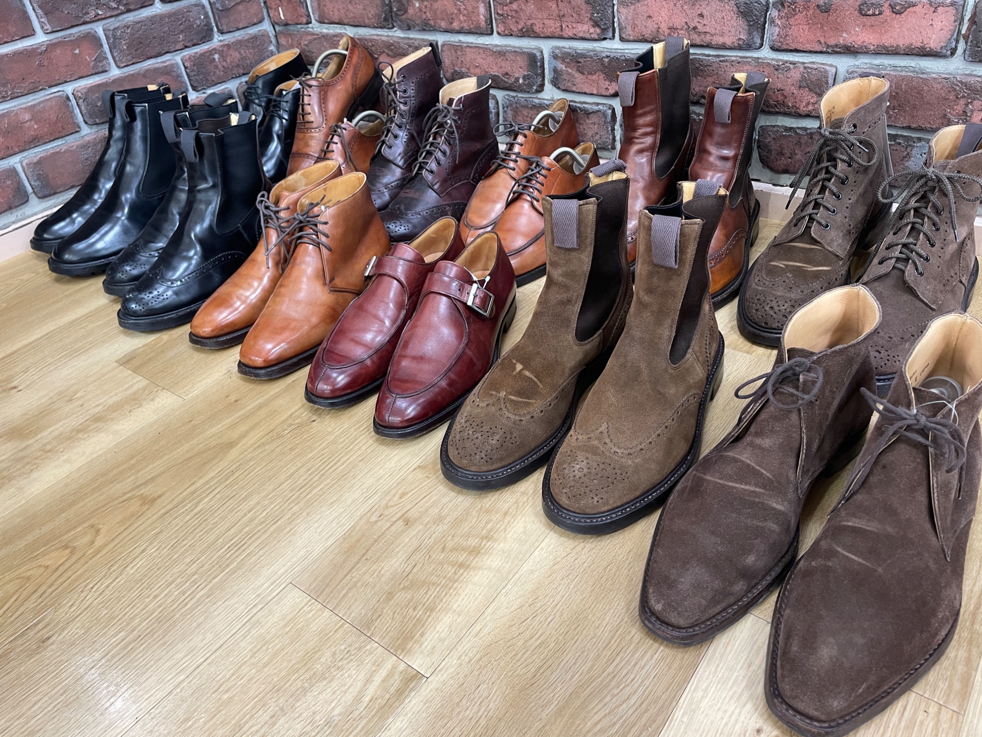 Tricker's トリッカーズ　ヌバック　スエード　革靴　英国靴 ノーザンプトンより。老舗の英国紳士代表靴。Tricker's