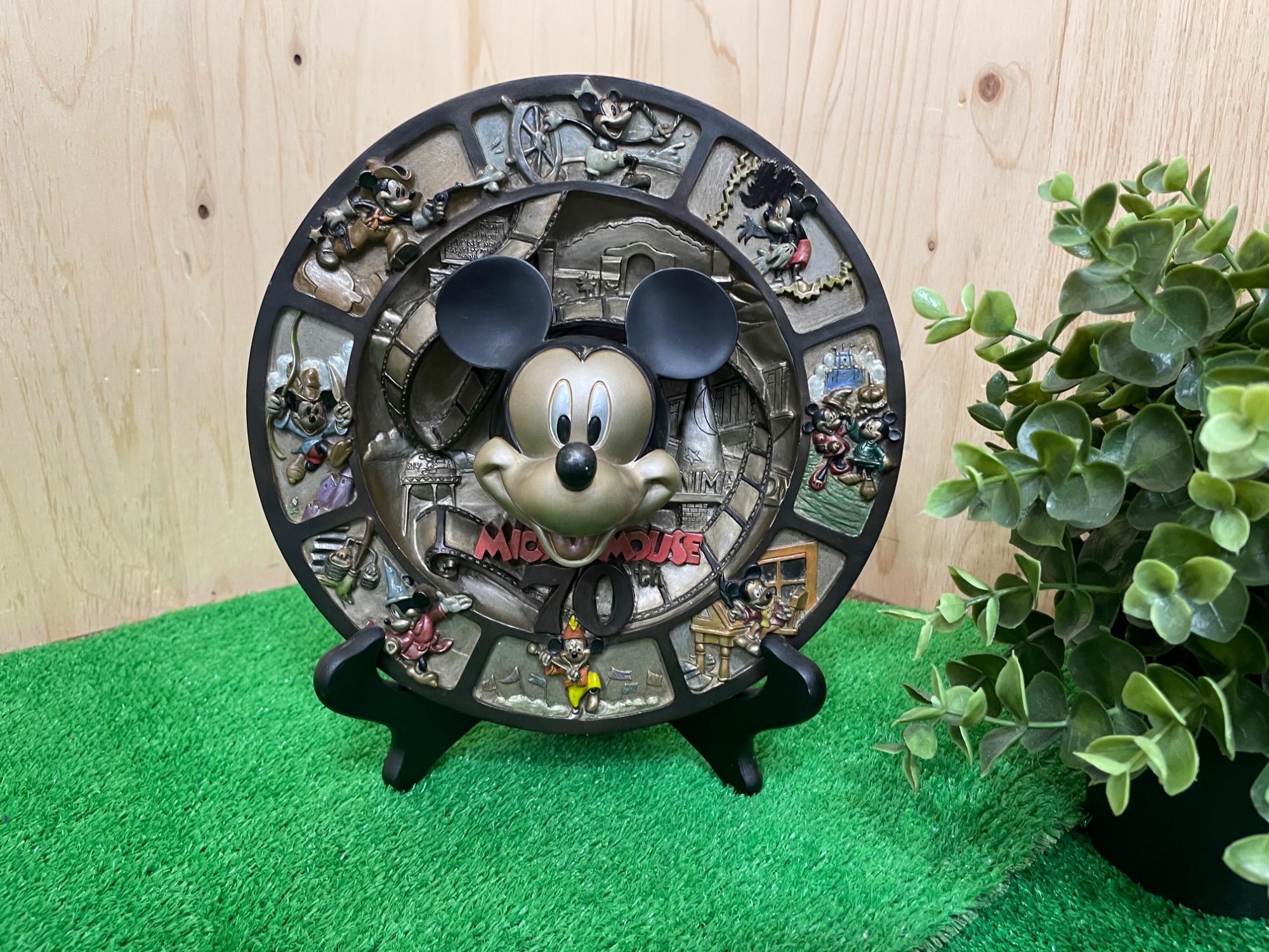 Disney(ディズニー) ミッキー70周年記念プレート 買取入荷しました