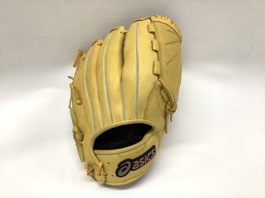 軟式グローブが多数入荷！それ以外にも様々なアイテムを取り揃え