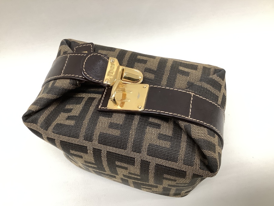 FENDI フェンディ ズッカ柄 ポーチ