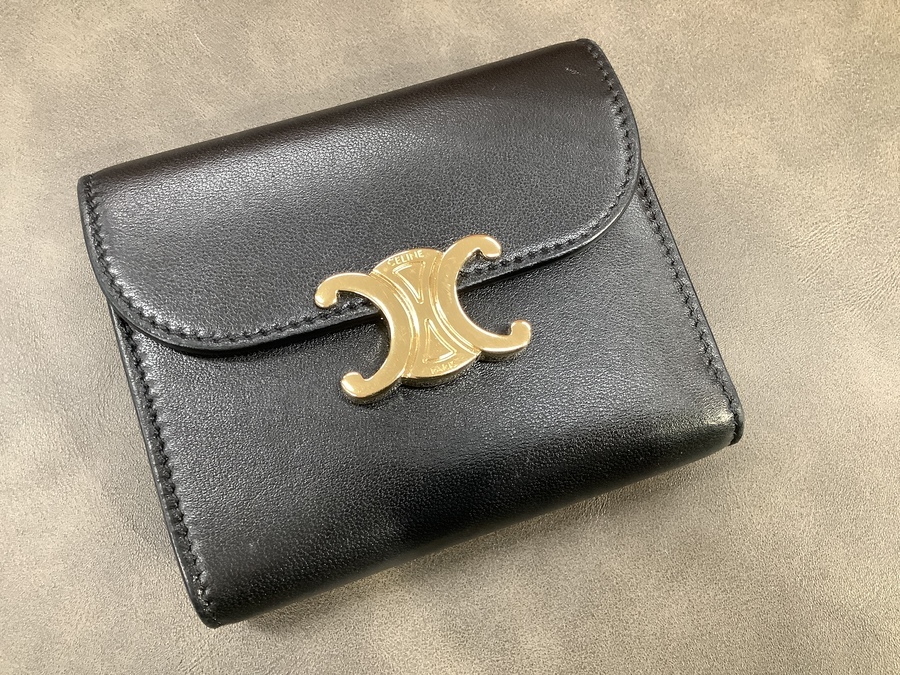 CELINE/セリーヌ】スモールフラップウォレットのご紹介です CELINE/セリーヌ】スモールフラップウォレットのご紹介です