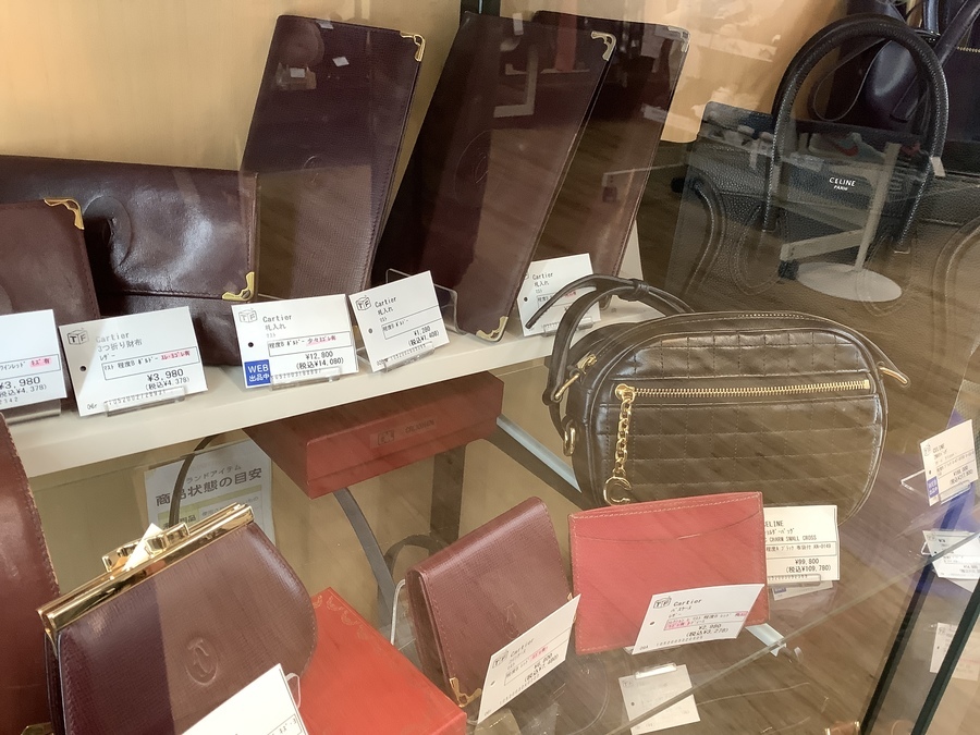 CELINE/セリーヌ】スモールフラップウォレットのご紹介です CELINE/セリーヌ】スモールフラップウォレットのご紹介です