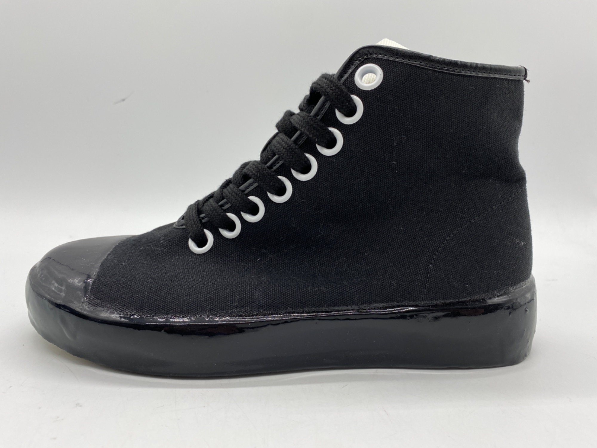 最終値下げ！！新品 MARNI ブラック ハイカットスニーカー 足元からおしゃれに！MARNIのスニーカーのご紹介です！｜2022年12月16