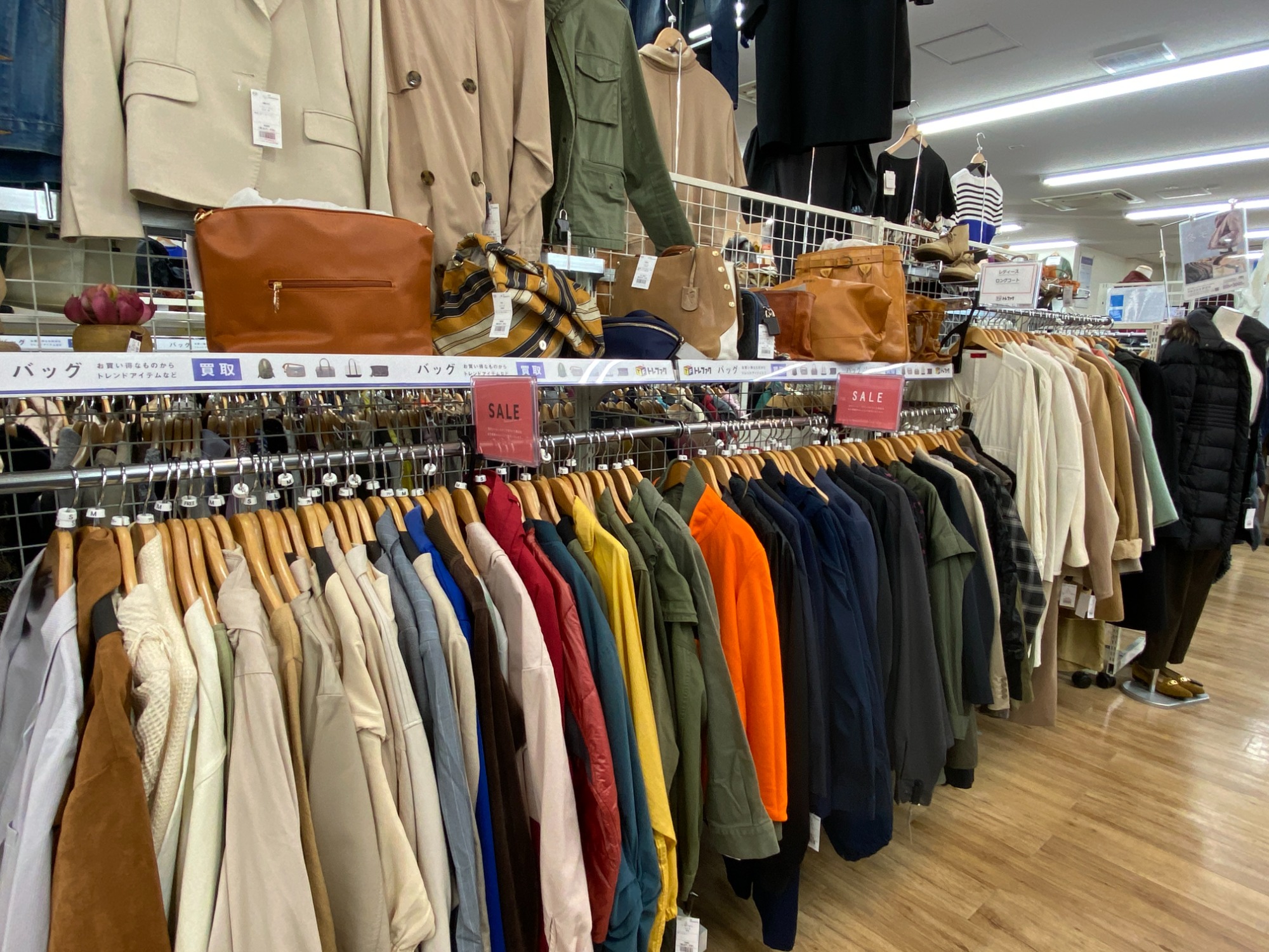 洋服、家具を激安販売しております！！！【トレファク東大阪店】｜2023